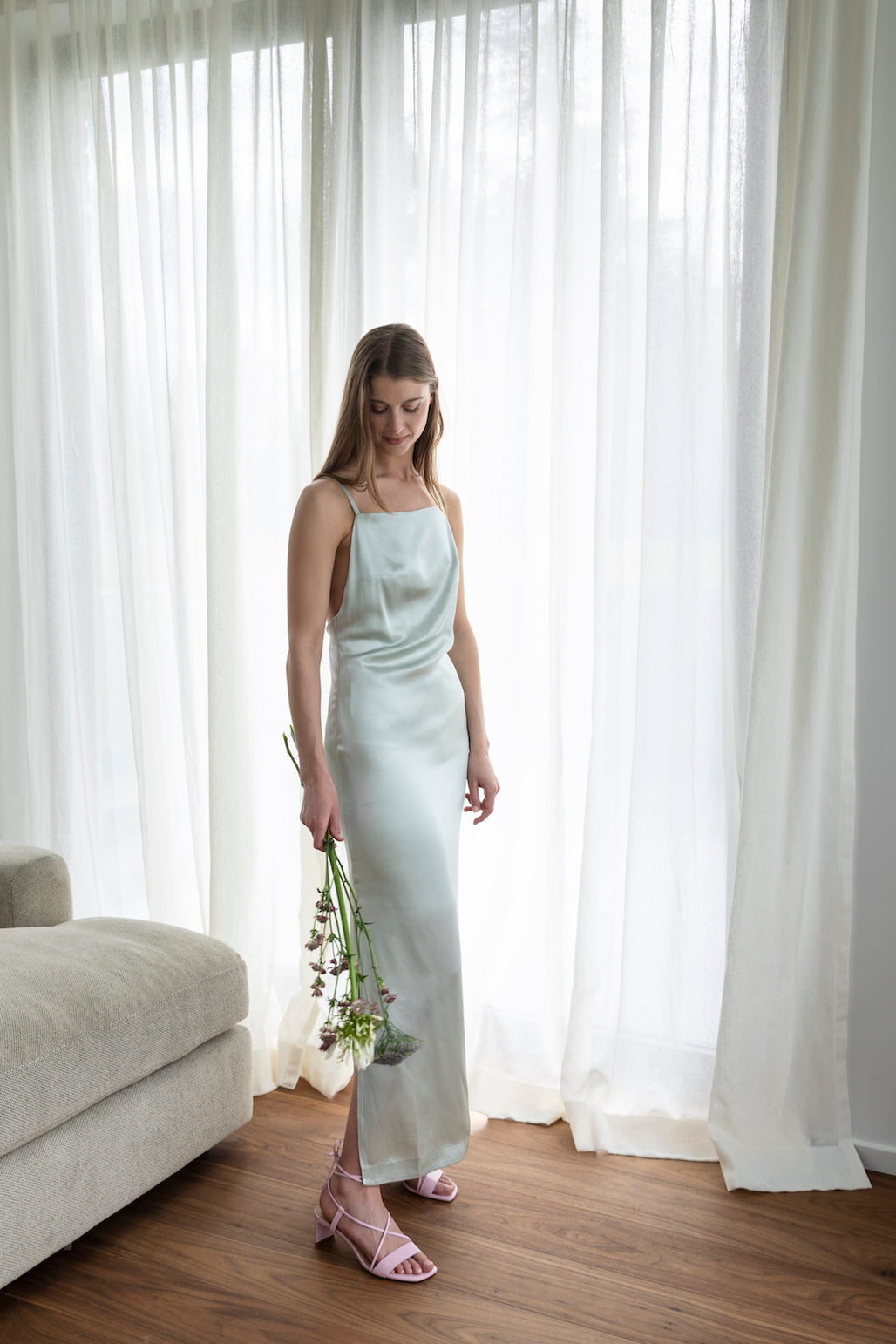 Robe longue à bretelles satinée