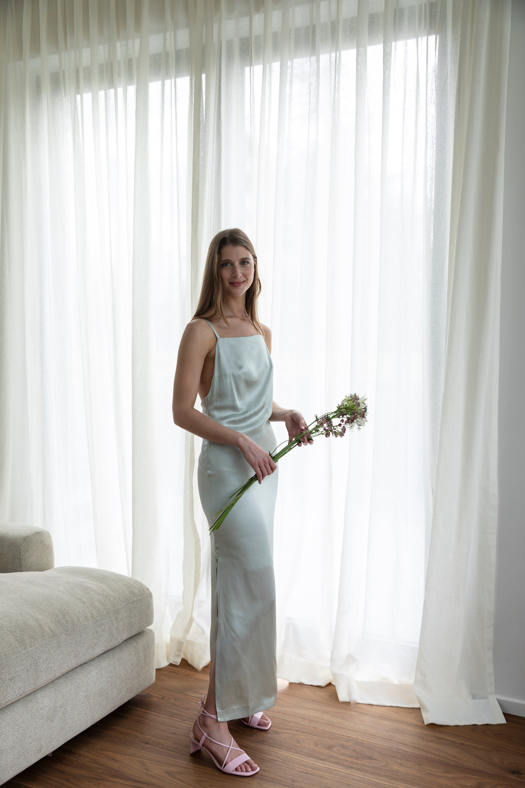 Robe longue à bretelles satinée