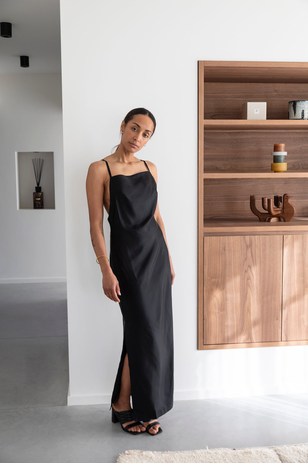 Robe longue à bretelles satinée