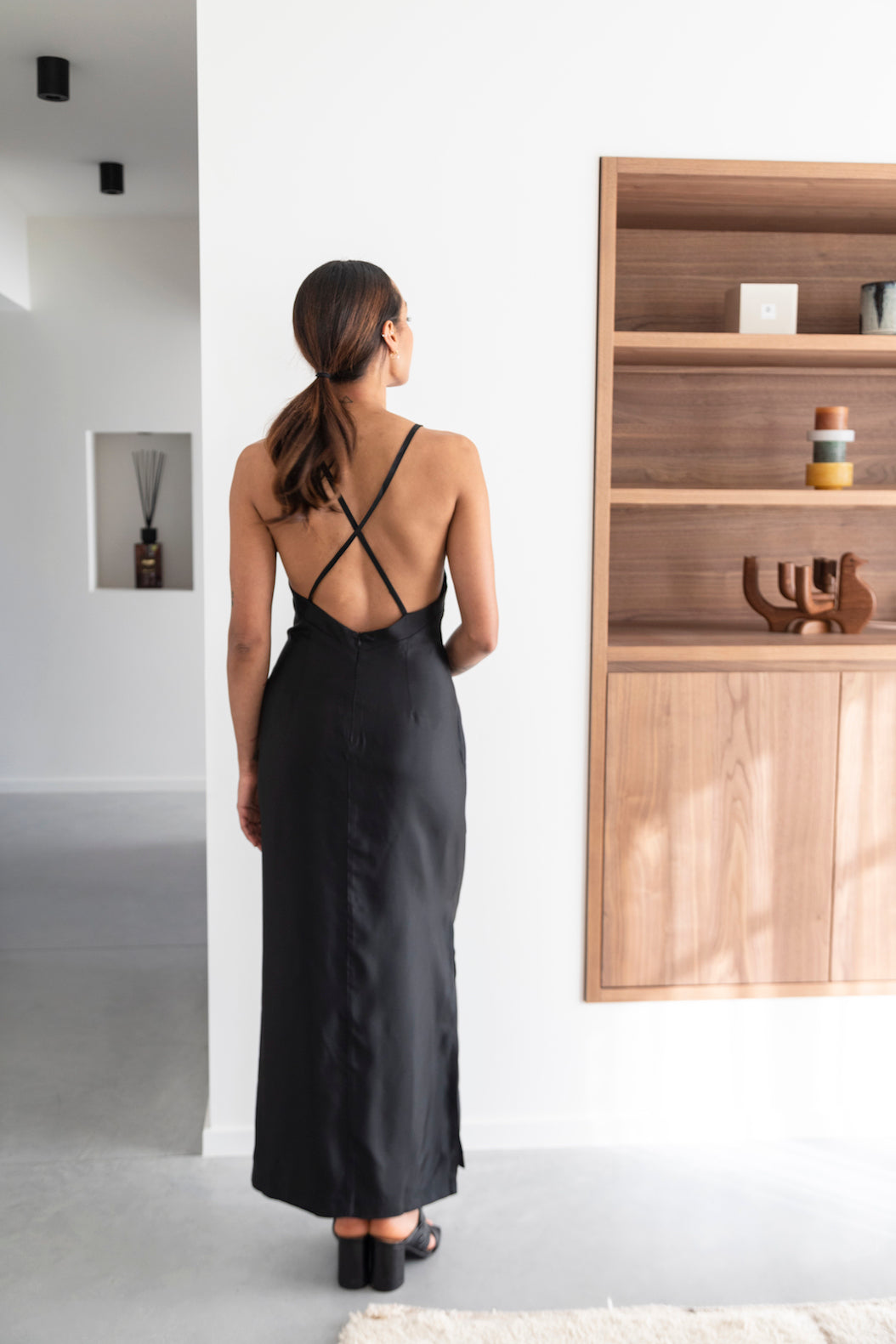 Robe longue à bretelles satinée