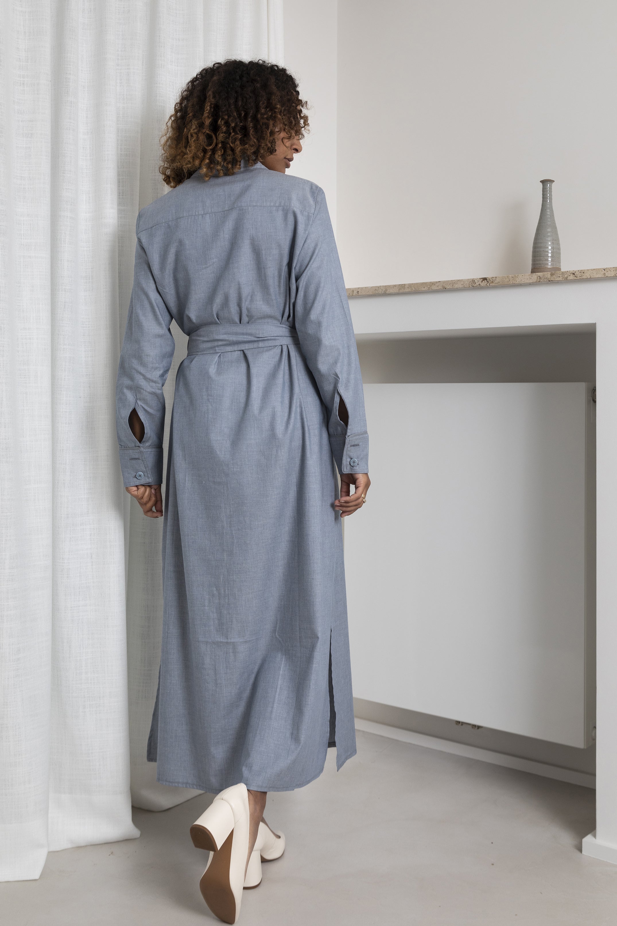 Robe longue ceinturée - Grise bleutée